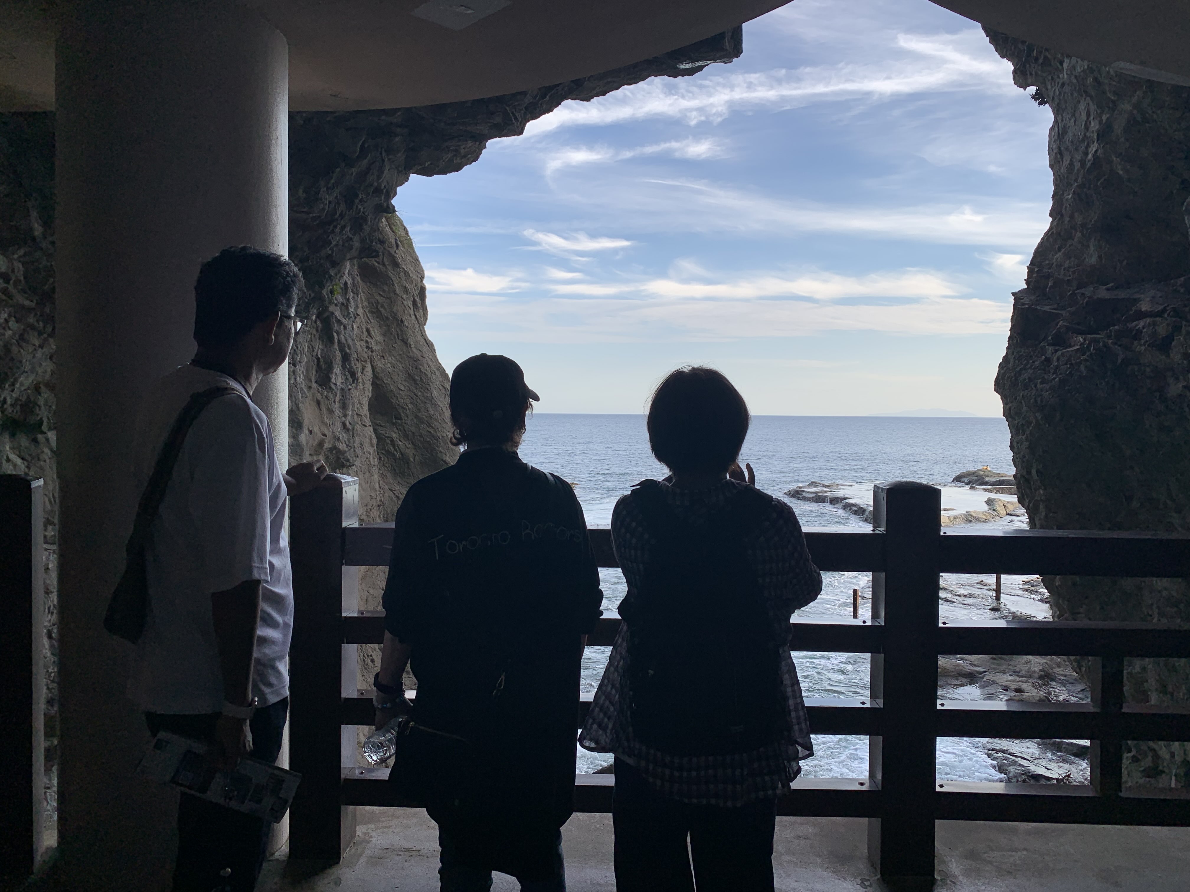 夕方の江の島で潮風と灯りに包まれる、静かな午後のひととき【 10/20｜10/29｜11/4｜11/13 】