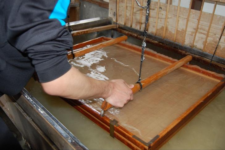 文化遺産に触れる旅|和紙体験で感じる1000年の歴史と酒蔵の清酒で乾杯