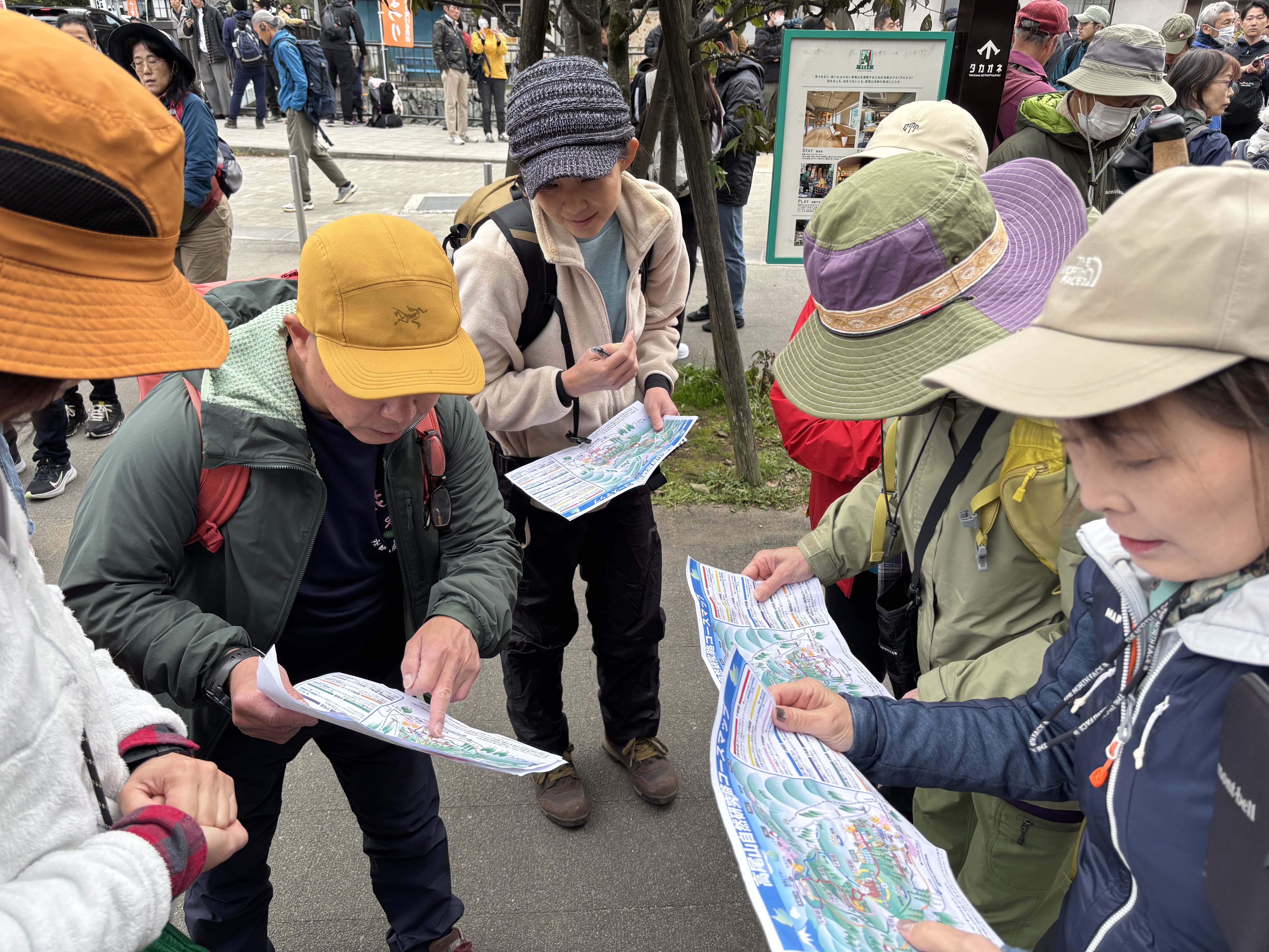 【東京都・高尾山】ミシュランガイドで三つ星認定されているルートや、登山ガイドおすすめのスポットを安全に楽しむ日帰りハイキング