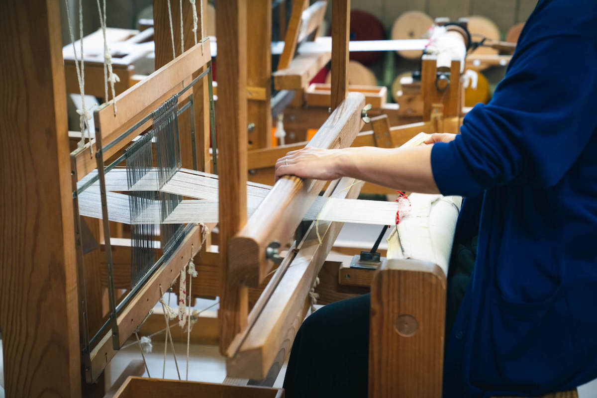 織物の街として隆盛を極めた秩父でレトロ建築物巡りと本格的な染め織り体験|各日5名限定