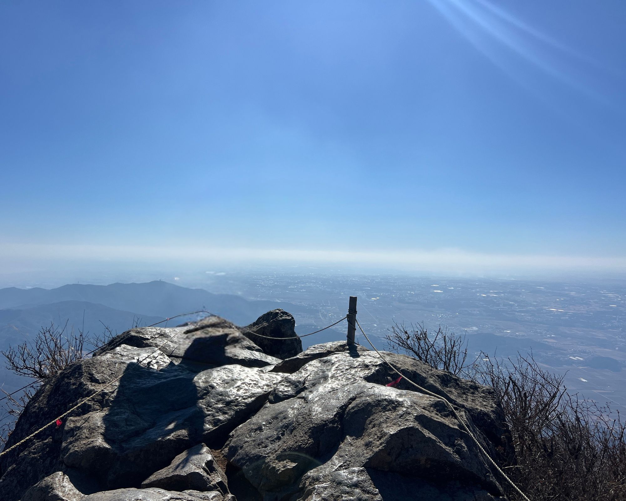 【日本百名山・筑波山】本当は秘密にしたい春の花々の群生ポイントや、奇岩・怪石のパワースポットを楽しむ百名山ハイキング(レベル3)