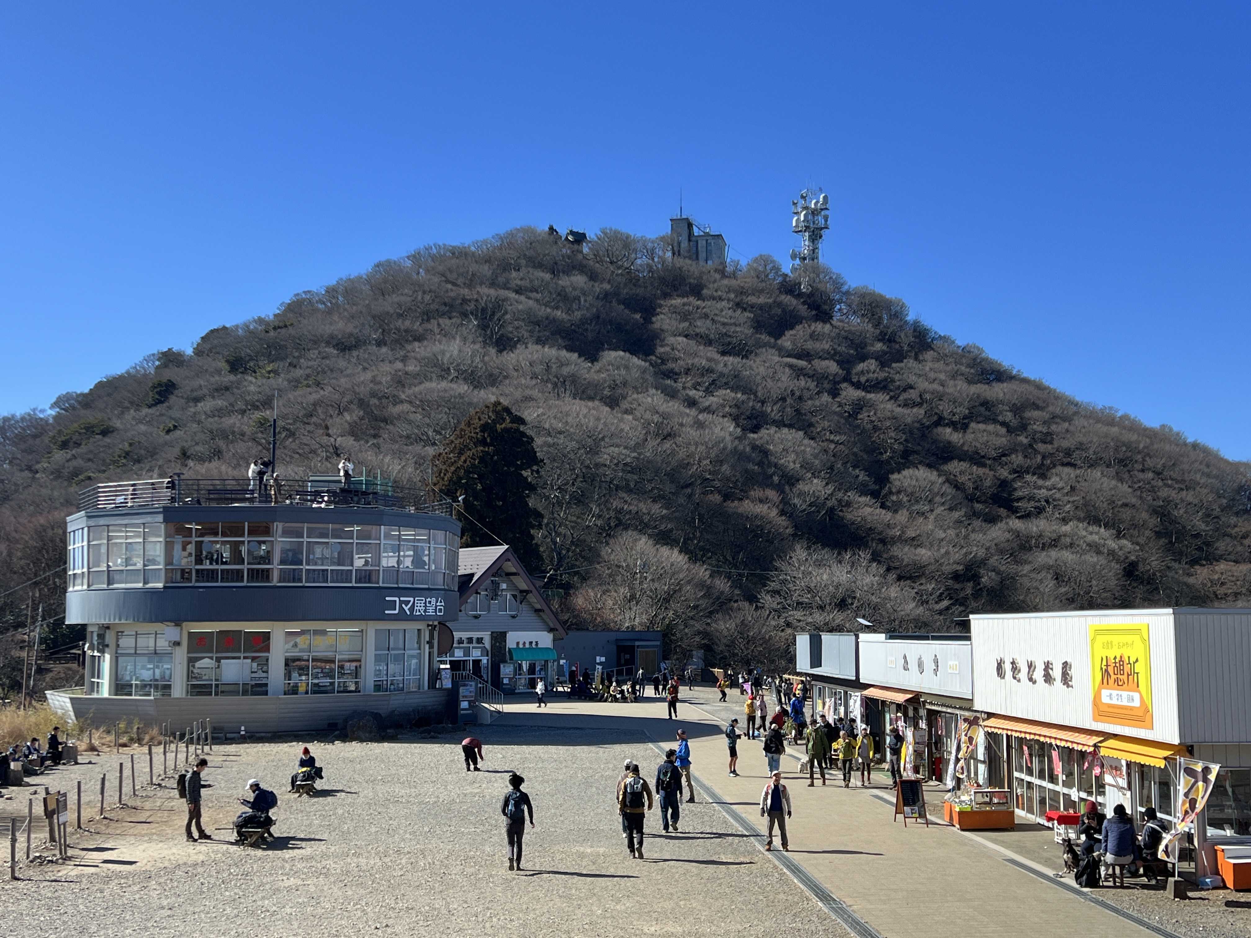 【日本百名山・筑波山】本当は秘密にしたい春の花々の群生ポイントや、奇岩・怪石のパワースポットを楽しむ百名山ハイキング(レベル3)