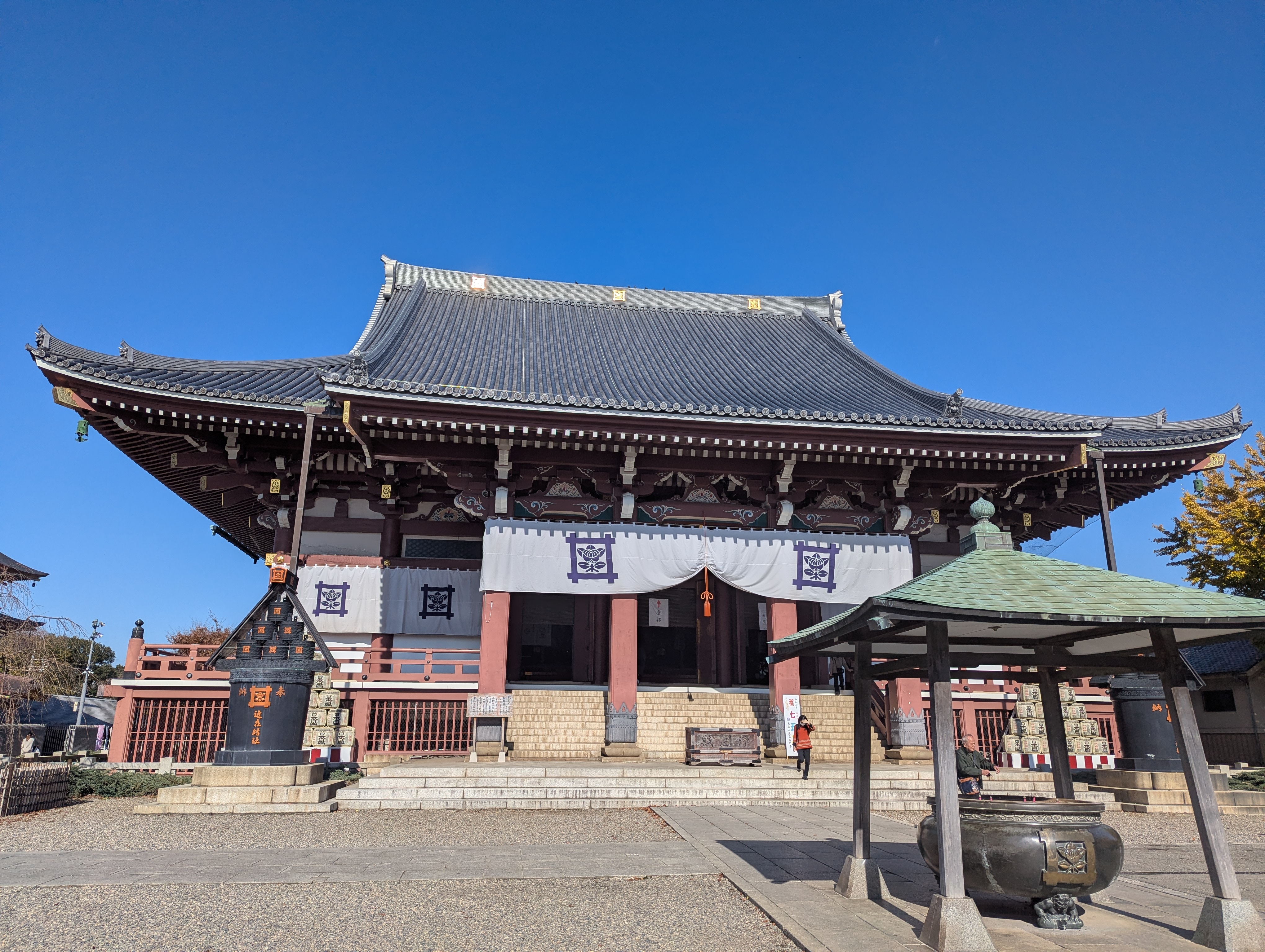 都内屈指の梅の名所・池上梅園で感じる春の到来｜関東最古の五重塔を持つ本門寺と人気の釜めしランチも