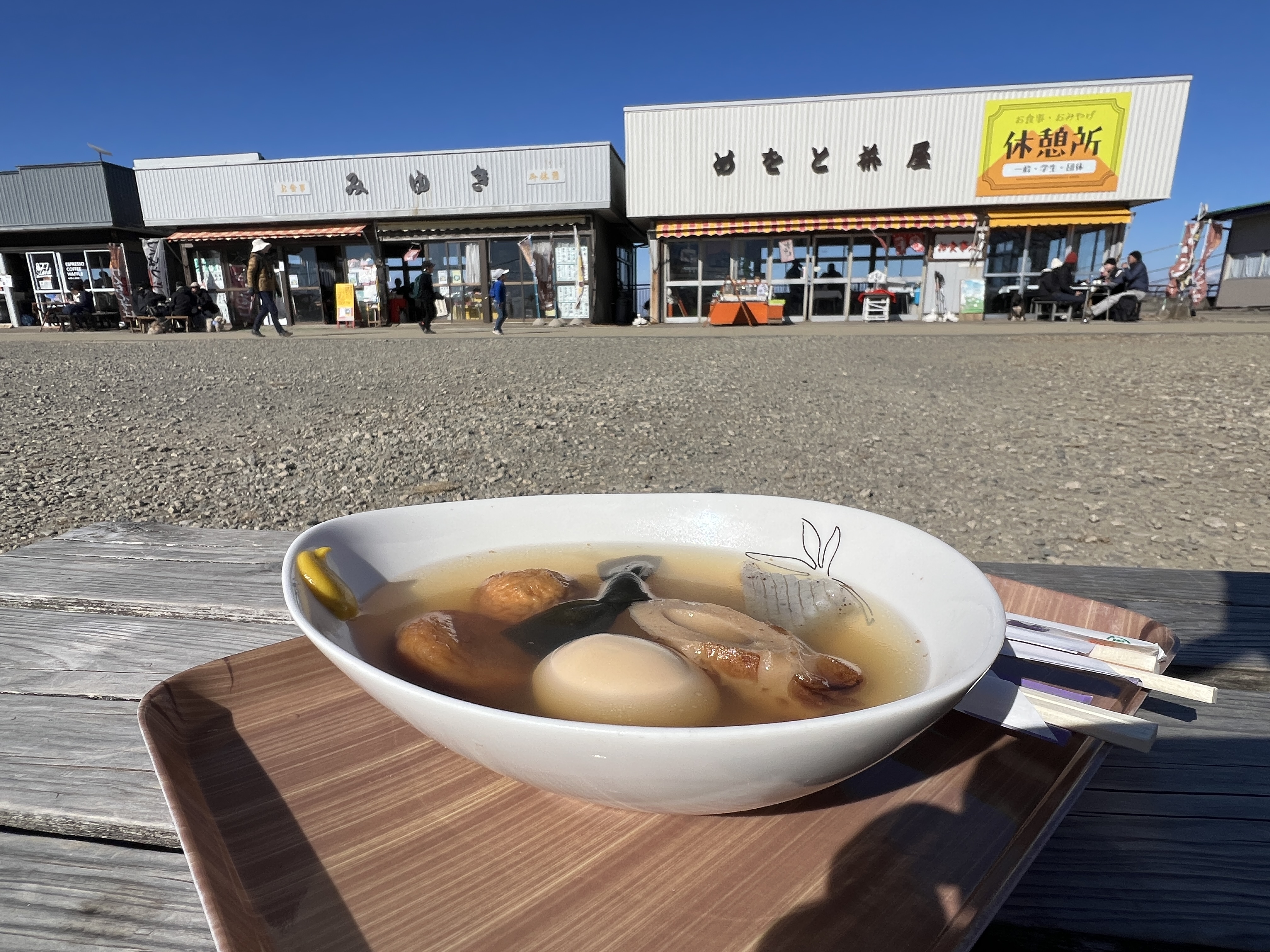 【日本百名山・筑波山】本当は秘密にしたい春の花々の群生ポイントや、奇岩・怪石のパワースポットを楽しむ百名山ハイキング(レベル3)